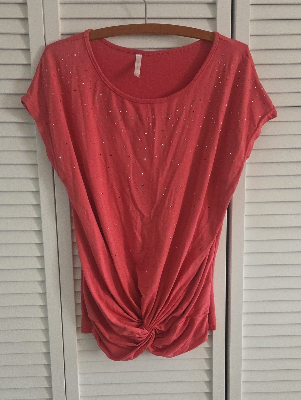 Women's Coral Short-Sleeve Twist-Knot Tee with Rhinestone Accents